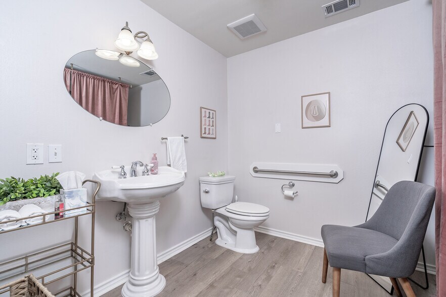 More Photos Of 1353 Main St, Liberty Hill Office For Sale