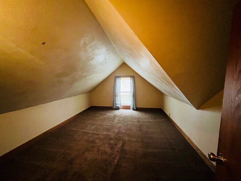 More Photos Of 919 S Pine St, Norfolk Flex For Sale