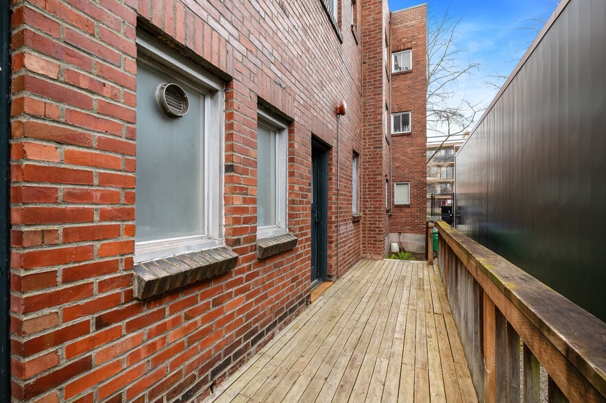 More Photos Of 8008 Greenwood Ave N, Seattle Apartments For Sale
