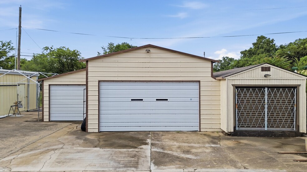 More Photos Of 5920 Charles Page Blvd, Tulsa Freestanding For Sale
