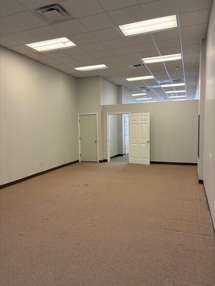 More Photos Of 736-740 Monmouth St, Newport Storefront Retail Residential For Lease
