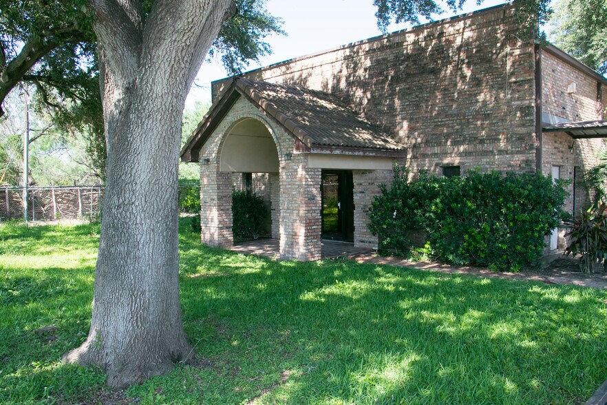 Primary Photo Of 12225 N Bryan Rd, Mission Flex For Sale