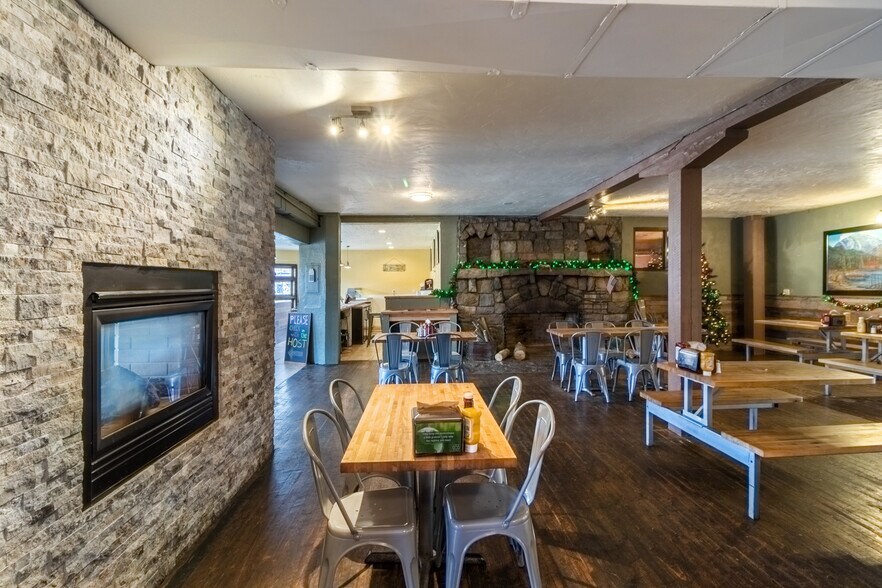 More Photos Of 1000 Grand Ave, Grand Lake Restaurant For Sale