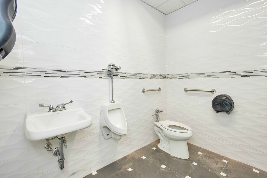 More Photos Of 145 N 5th Ave, Mount Vernon Office For Sale