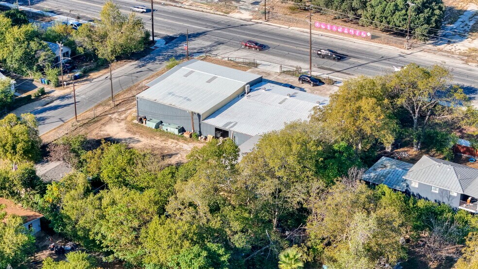 More Photos Of 4714 S Zarzamora St, San Antonio Auto Repair For Sale