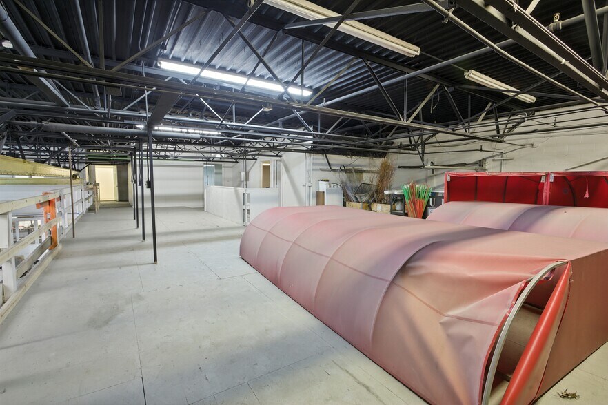 More Photos Of 4800 Joslyn Rd, Lake Orion Light Manufacturing For Sale