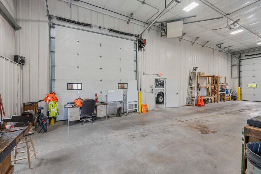 More Photos Of 3160 Fernau ct, Oshkosh Warehouse For Sale