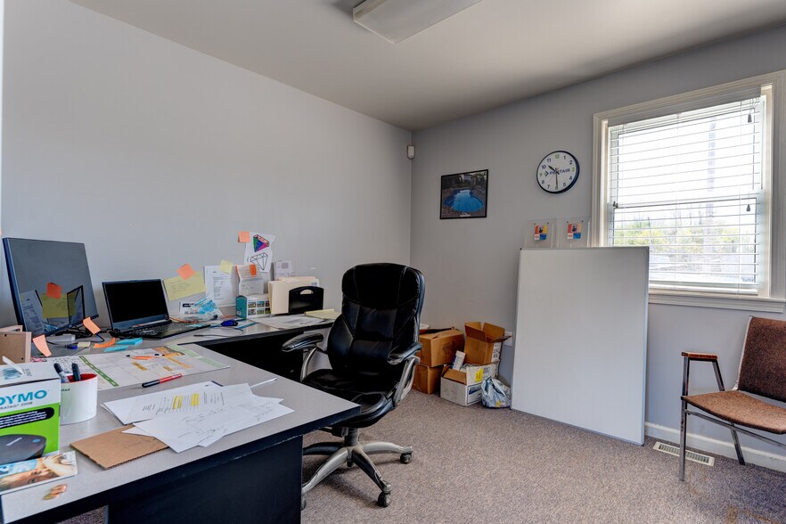 More Photos Of 3090 W Cook Rd, Grand Blanc Showroom For Sale