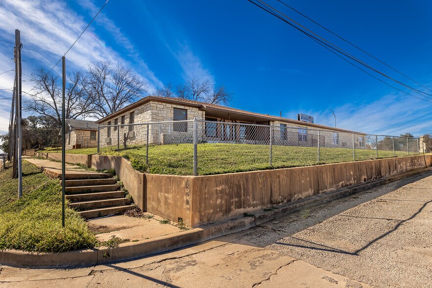 More Photos Of 104 E 5th St, Brady Office Residential For Sale