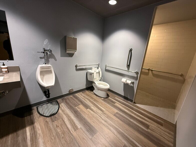 More Photos Of 5700 E Evans Ave, Denver Showroom For Lease