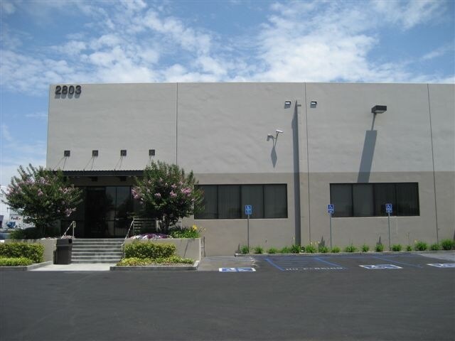 More Photos Of 2801-2803 S Yale St, Santa Ana Distribution For Lease