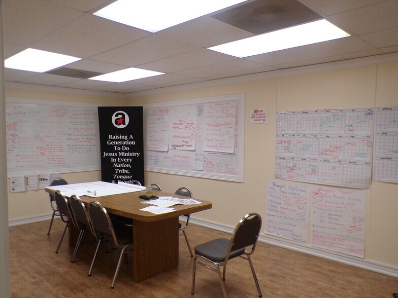 More Photos Of 7619-7621 E 46th Pl, Tulsa Showroom For Sale