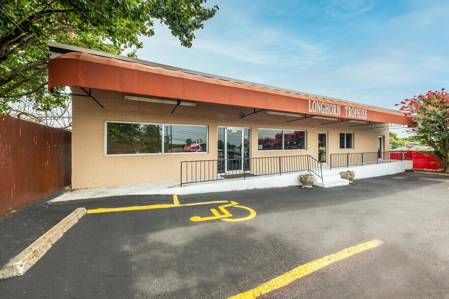 More Photos Of 4912 Burnet Rd, Austin Freestanding For Sale