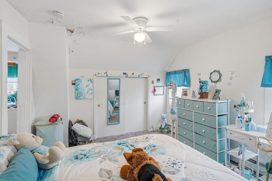 More Photos Of 400 Thames St, Bristol Multifamily For Sale