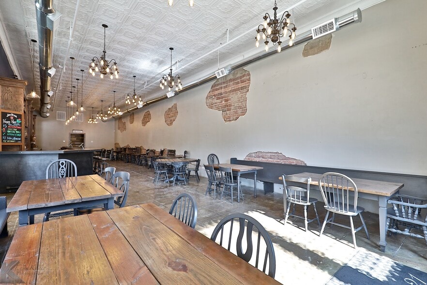 More Photos Of 382 Chestnut St, Abilene Bar For Sale