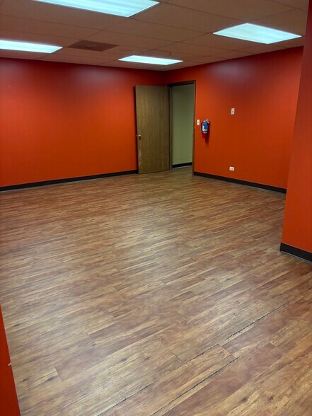 More Photos Of 28835 N Herky Dr, Lake Bluff Warehouse For Sale