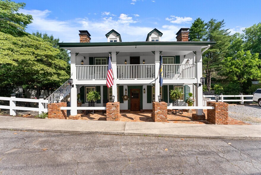 More Photos Of 168 W Main St, Dahlonega Hospitality For Sale