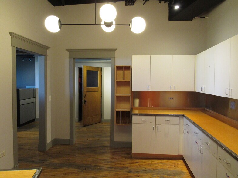 More Photos Of 1006 S Michigan Ave, Chicago Office For Sale