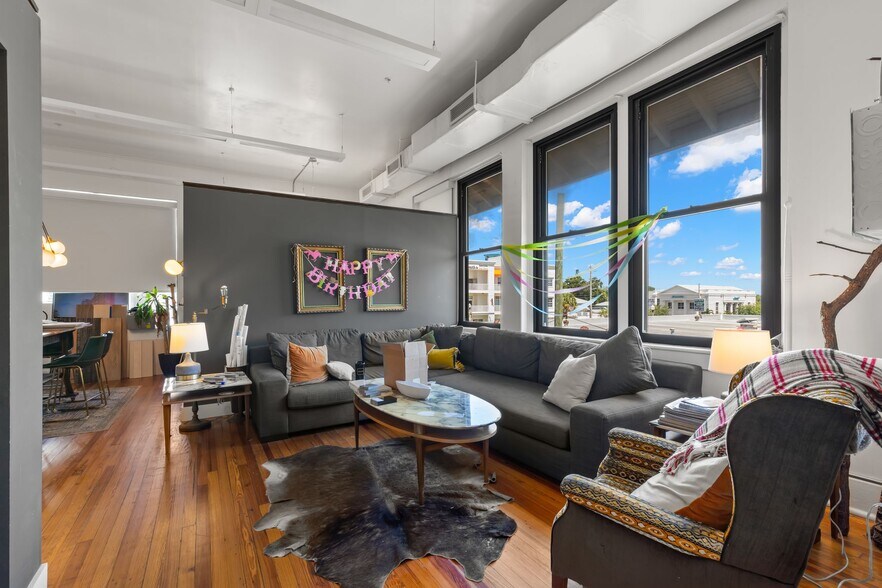 More Photos Of 327 11th Ave N, Saint Petersburg Office For Lease