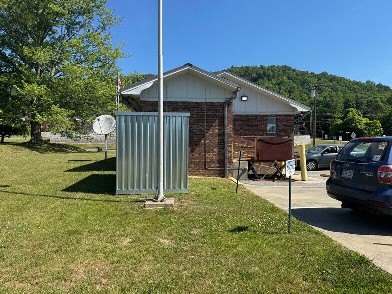 More Photos Of 5858 Old Hendersonville Hwy, Penrose Post Office For Sale