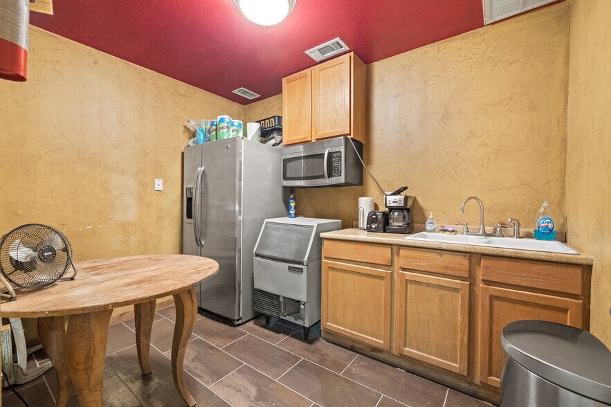 More Photos Of 11734 Schriber Rd, Buda Warehouse For Lease