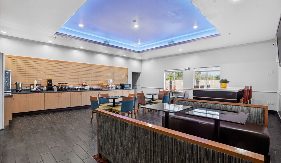 More Photos Of 415 Fm 1960 Rd E, Houston Hotel For Sale