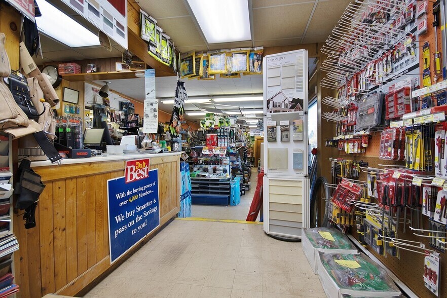 More Photos Of 24 Sands Station Rd, Middletown Freestanding For Sale