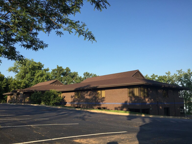 More Photos Of 2300 Riverside Dr, Green Bay Office For Lease