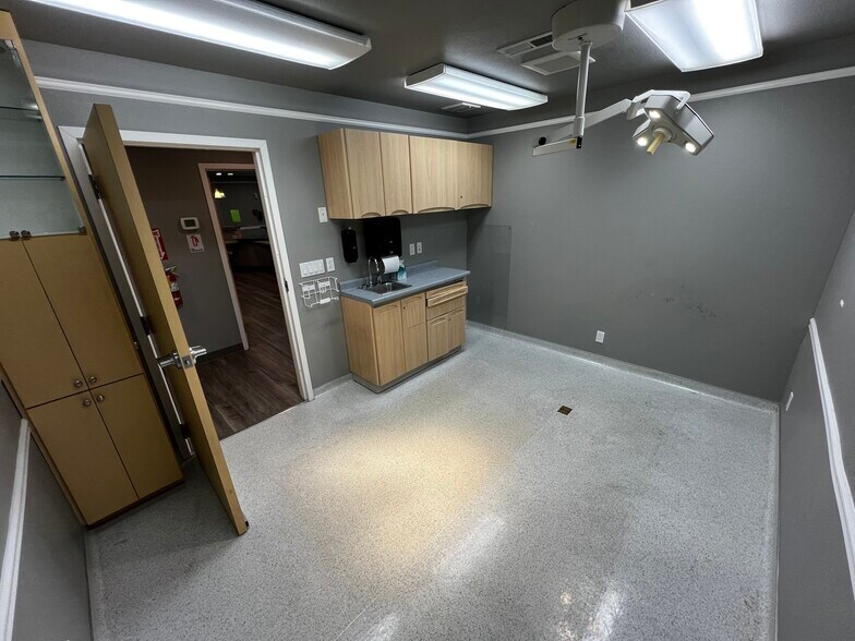 More Photos Of 1158 Court St, Redding Medical For Sale