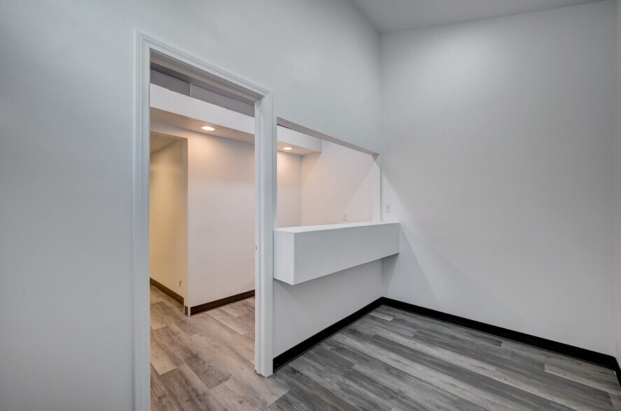 More Photos Of 1500 E Desert Inn Rd, Las Vegas Office Residential For Lease