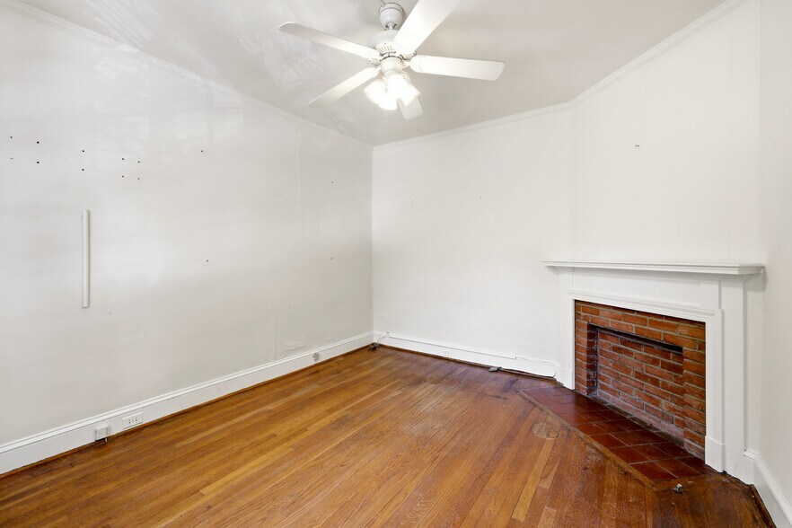 More Photos Of 3 E Market St, Leesburg Office For Sale