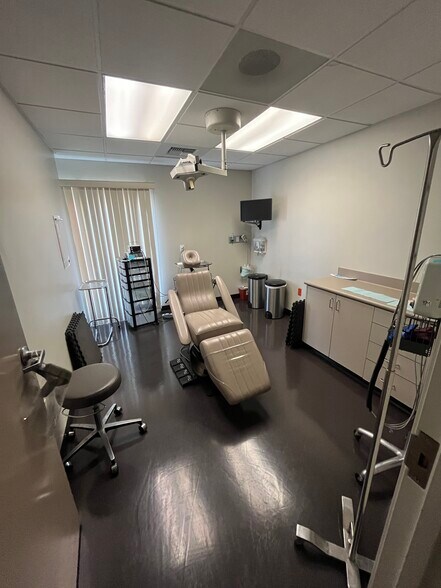 More Photos Of 17452 Irvine Blvd, Tustin Office For Lease