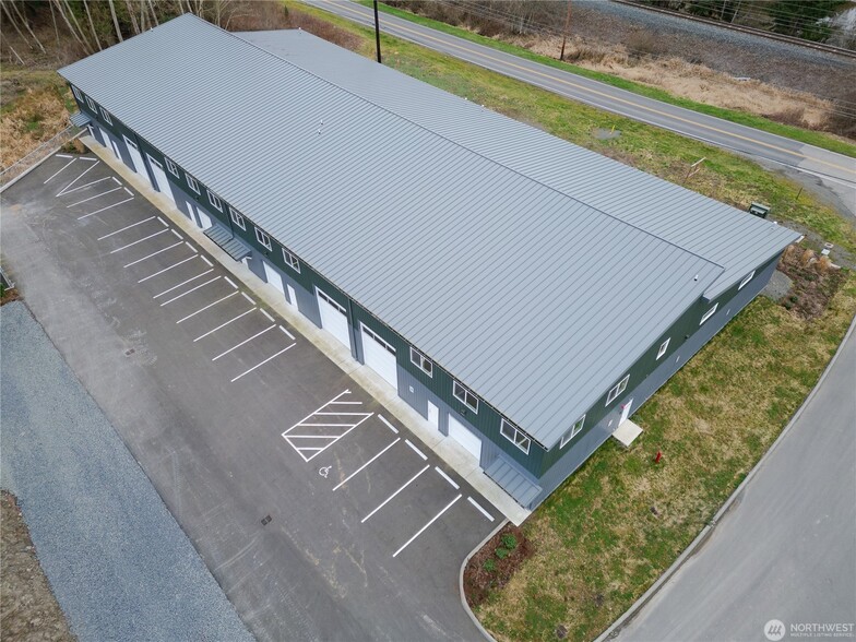 More Photos Of 2900 Peace Portal Dr, Blaine Distribution For Lease