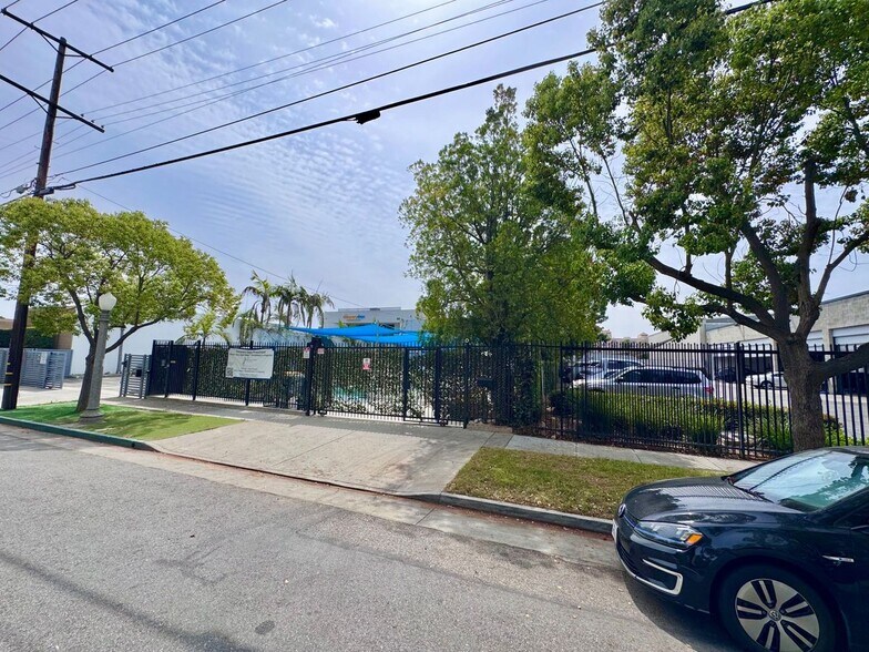 More Photos Of 72 W Bellevue Dr, Pasadena Light Distribution For Sale