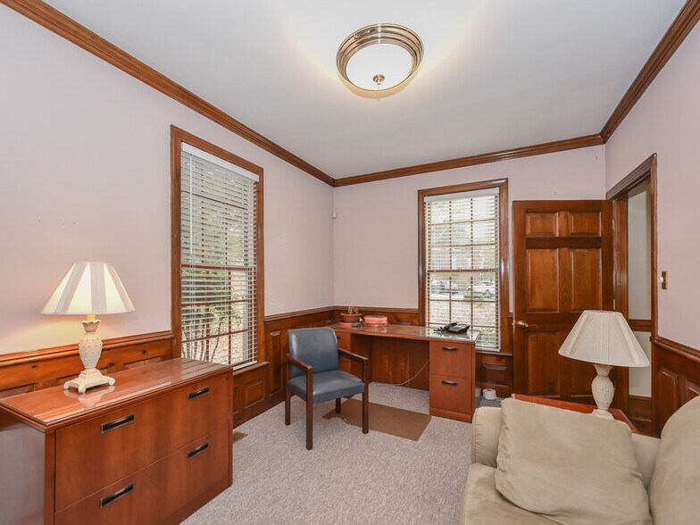 More Photos Of 5561 McNeely Dr, Raleigh Office For Lease