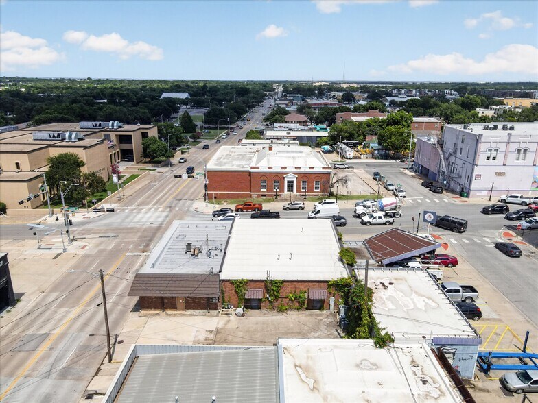 More Photos Of 221-223 N Locust St, Denton Office For Sale