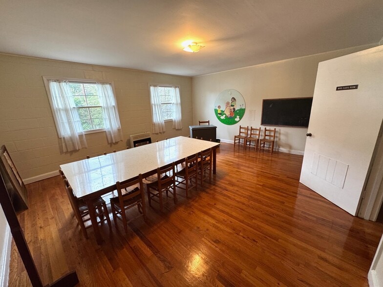 More Photos Of 205 Spalding St, Griffin Religious Facility For Sale