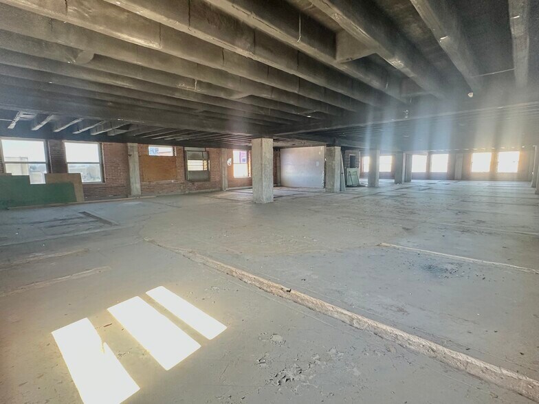 More Photos Of 510 S Wall Ave, Joplin Specialty For Sale