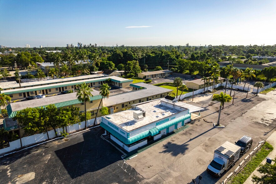 More Photos Of 3535 Cleveland Ave, Fort Myers Auto Dealership For Lease