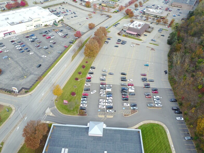 More Photos Of 240 Mall Blvd, Monroeville Restaurant For Lease