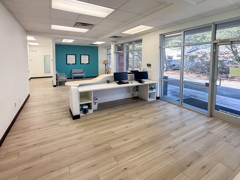 More Photos Of 1321 Ashley River Rd, Charleston Office For Lease
