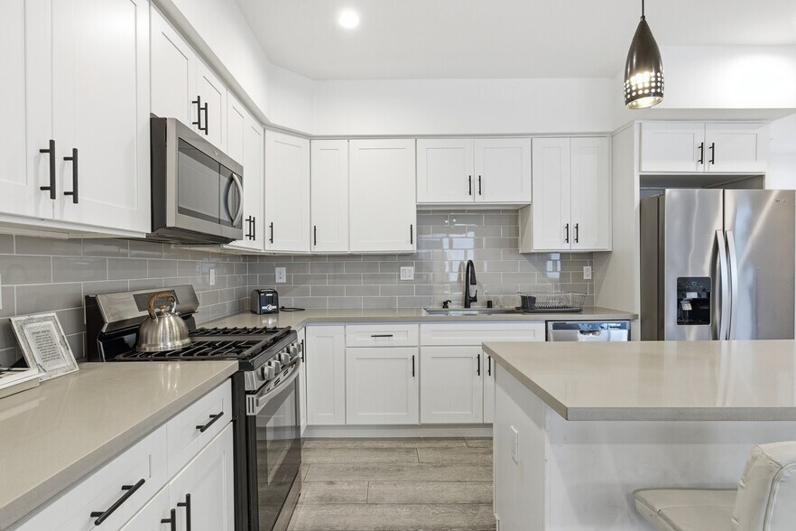 More Photos Of 13822 Oxnard St, Van Nuys Apartments For Sale