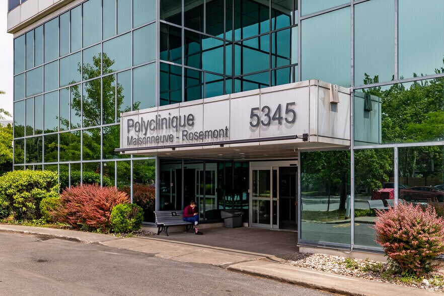More Photos Of 5345 Boul De L'assomption, Montréal Medical For Lease