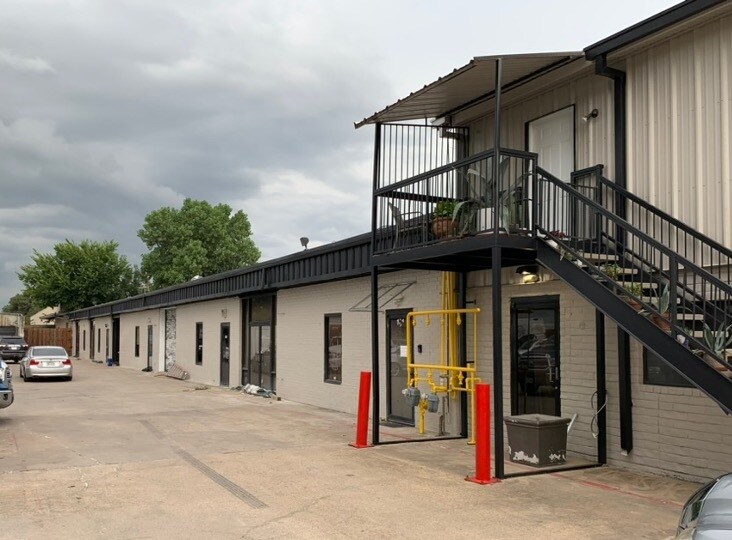 More Photos Of 2529 Merrell Rd, Dallas Light Distribution For Lease