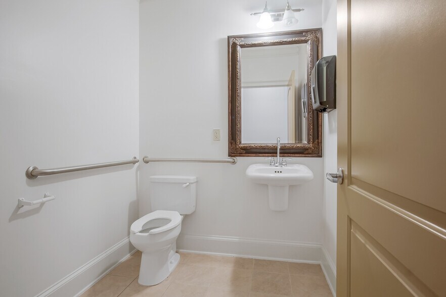 More Photos Of 4720 Peachtree Industrial Blvd, Berkeley Lake Office For Lease