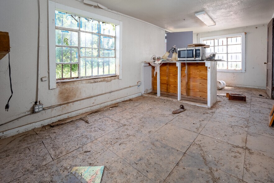 More Photos Of 107.5 4th, Lindsay Land For Sale