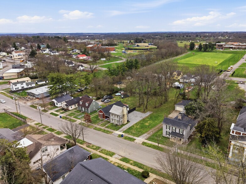 More Photos Of 202 E Walnut St, Danville Specialty For Sale