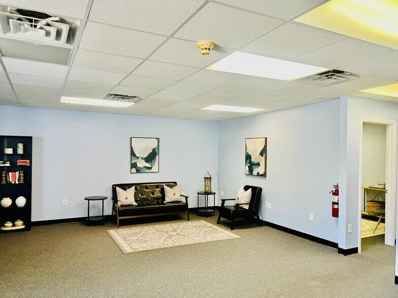 More Photos Of 111 E Pennsylvania Blvd, Feasterville Trevose Office For Sale
