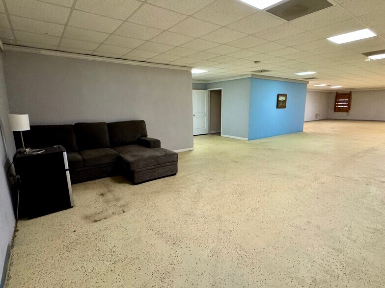 More Photos Of 601 S 9th Ave, Durant Office For Sale