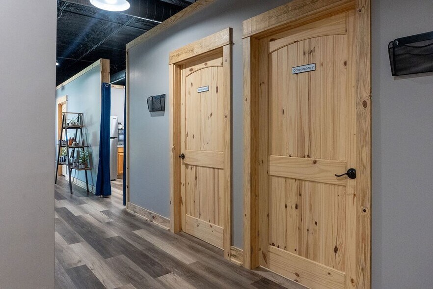 More Photos Of 214 S Church St, Dublin Flex For Sale